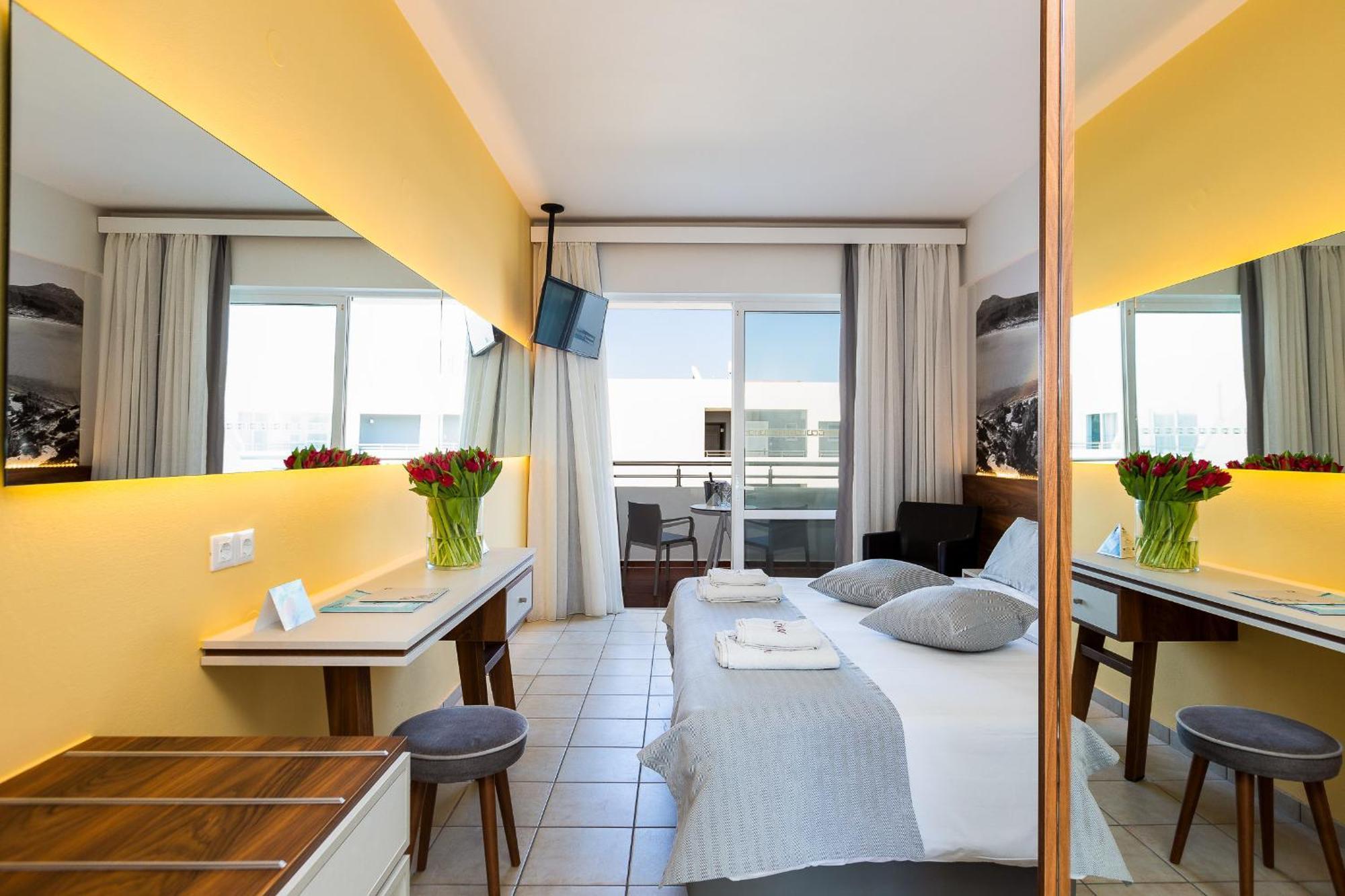 Standard Zimmer mit Poolblick